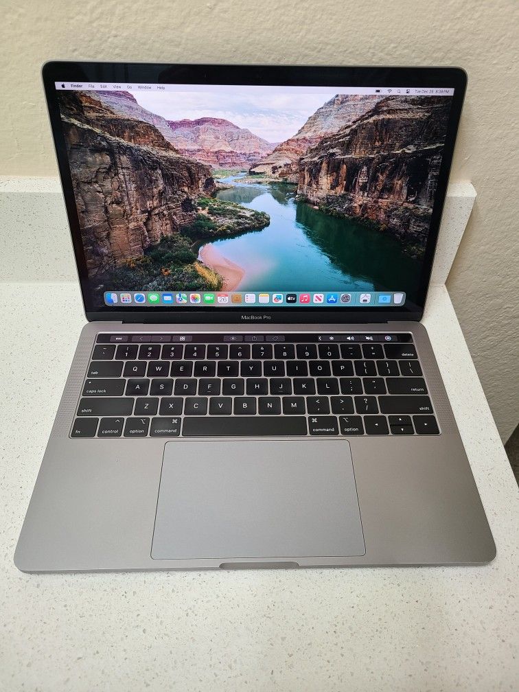 MacBook Pro Retina 2020 (500gb SSD Storage, 16gb Ram, TouchID and Touchbar)