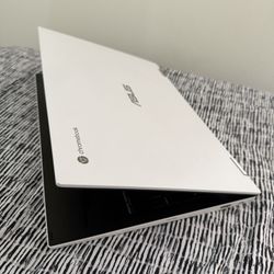 WHITE LAPTOP ASUS TOUCH