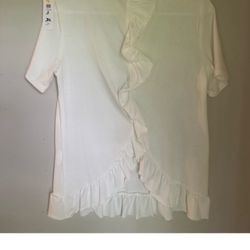 White Ruffle Hem T-Shirt Size: M (Juniors)