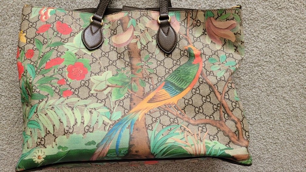 GUCCI Supreme Canvas Tian Tote And Wallet 