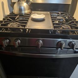 GE 30" 5.0 cu. ft. Free Standing Gas Range