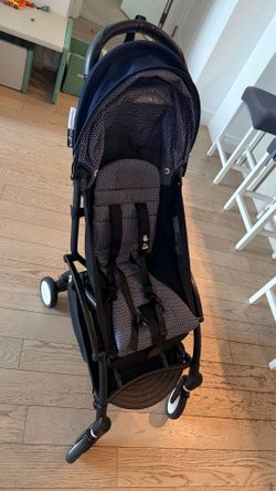 Babyzen Yoyo2 stroller with footmuff. cash only.