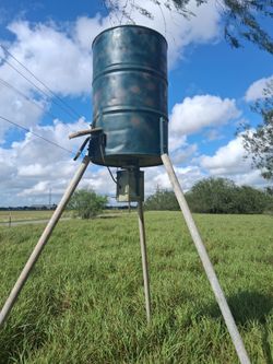 Deer feeder