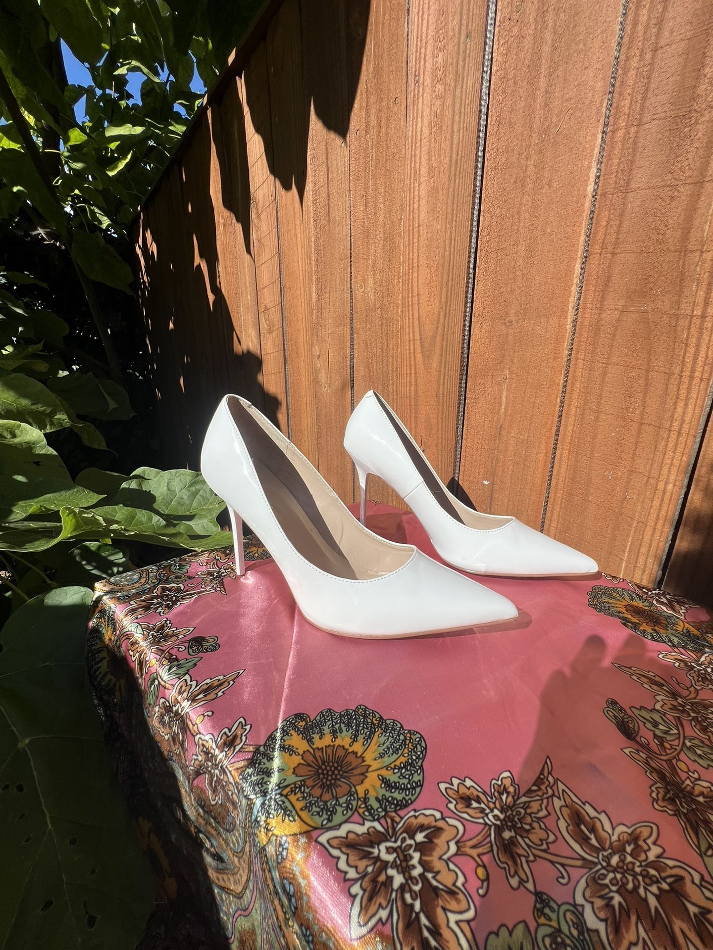 White Pointed Pumps sz 12