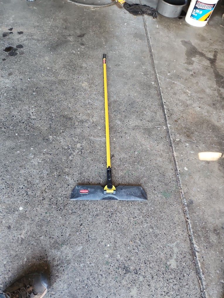 Rubbermaid Quickie Sweeper And Mop
