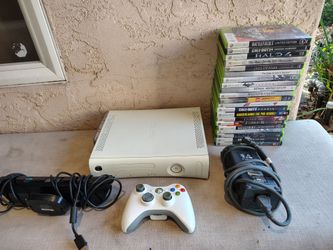 Xbox 360 Console Bundle with Games and Controller