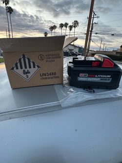 Milwaukee m18 8.0 high output battery new