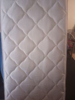 Sealy posturepedic Yale LTD plush twin mattress and box spring