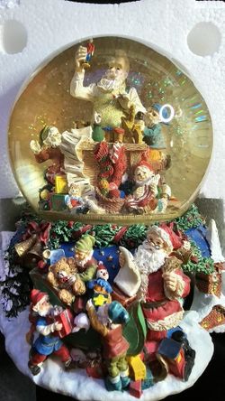 Music Water Globe Santa Toy Shop