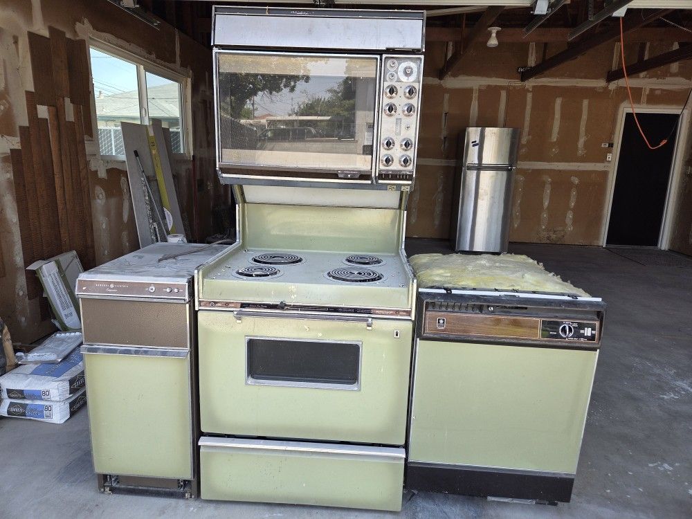 Vintage GE Double Oven/Stove, Compactor, and Dishwasher