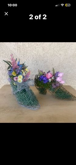 UNIQUE FLORAL ARRANGEMENT Shoe $18.00 Each
