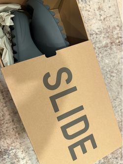 Yeezy Slide Slate Grey size 11 brand new !!