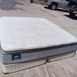 Simmons king pillowtop mattress and box spring