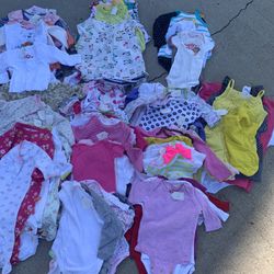Baby clothes sizes vary between 0 to 9 months