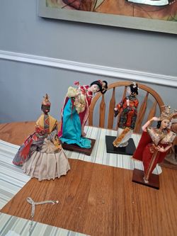 Chinese dolls chinese dolls 5 of them 60$