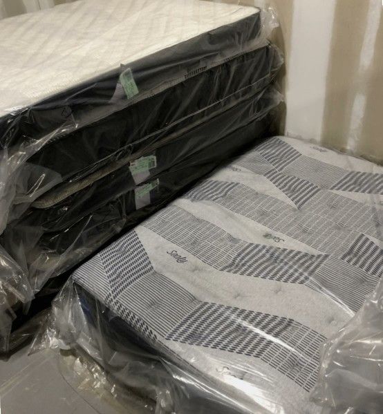 MATTRESS CLOSEOUT! Queen & King