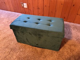 Tuffed storage ottoman