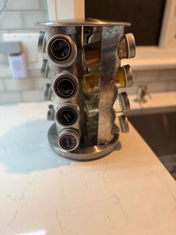 Rotating spice rack