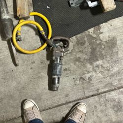 Pneumatic Chipping Hammer And Rivet Buster 