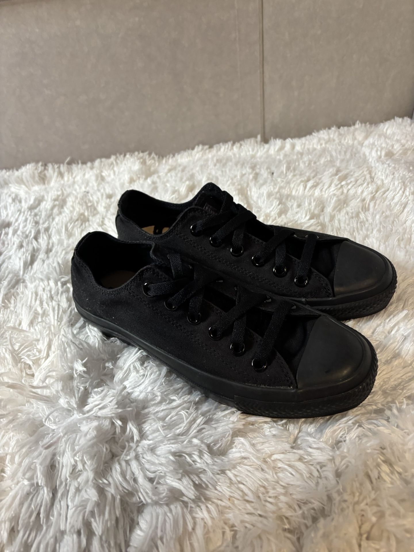 Converse Chuck Taylor All Star Low Top Sneakers  US Women Size 4.5 Black (International Version)