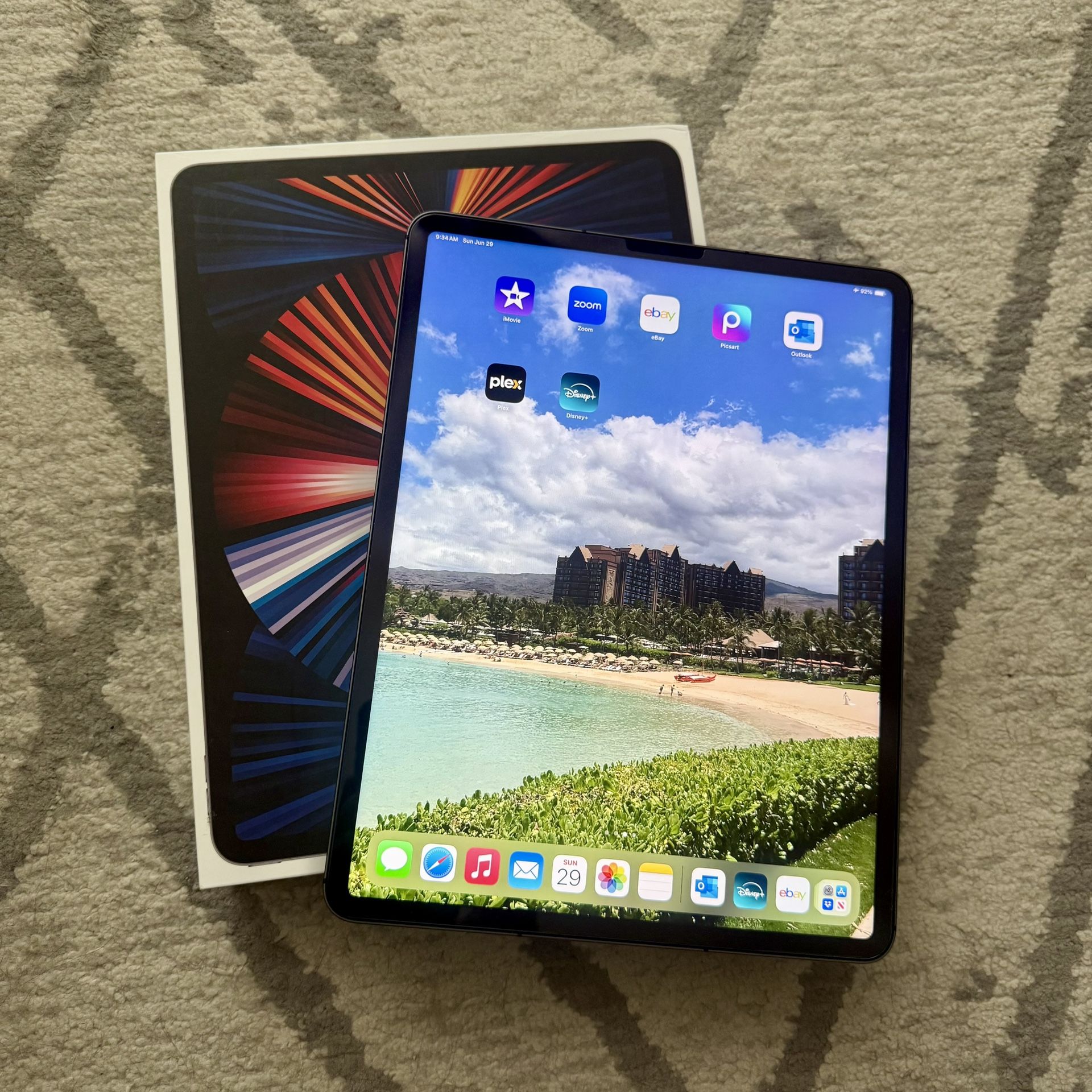 Apple iPad Pro 12.9 Inch (5th Generation) M1, WiFi + Cellular, 2TB Storage
