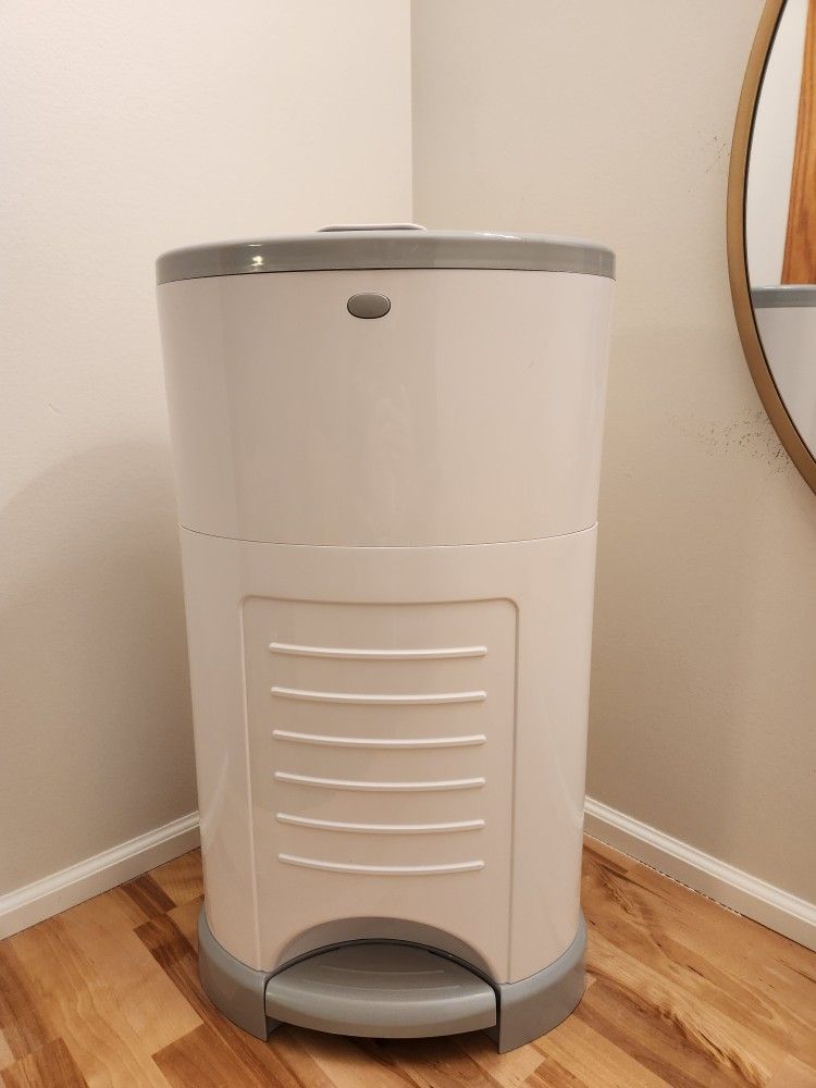 Dekor Classic Hands Free Diaper Pail 