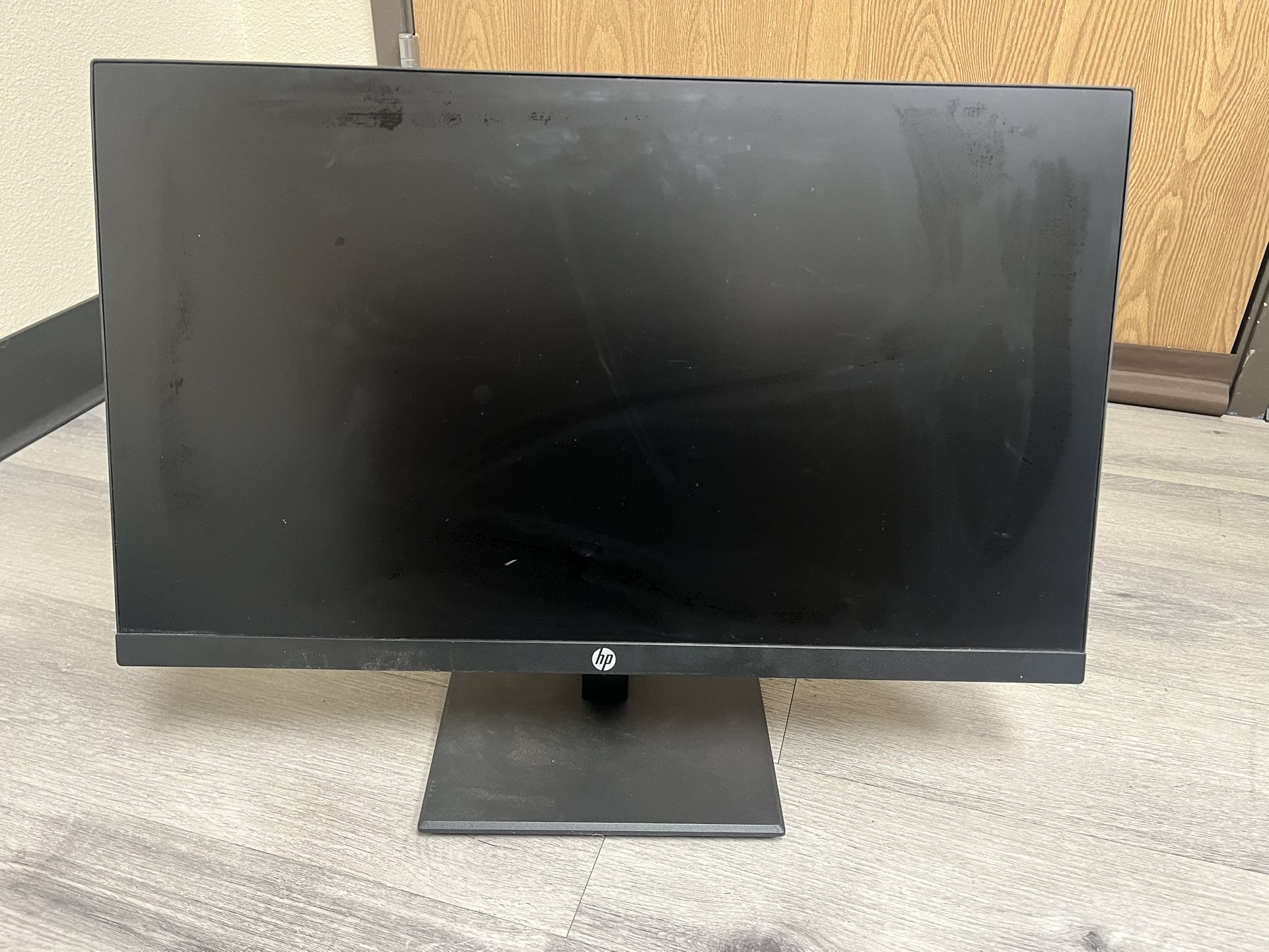 8 HP Computer Monitors
