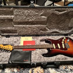 LIKE NEW Fender American Professional II Stratocaster (Model Number In Photo) – 3-Color Sunburst