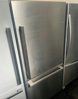 Hisense Stainless Steel Bottom Freezer Fridge LED Lighting