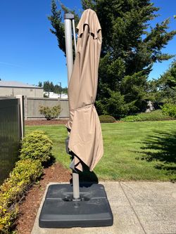 New fully assembled 10x10 outdoor umbrella with base and cover