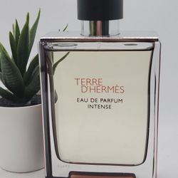 Hermès

Terre d'Hermès - Eau de Parfum Intense

3.3 fl 