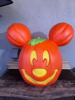 Mickey Halloween decorations ( decoración de Halloween de Mickey)