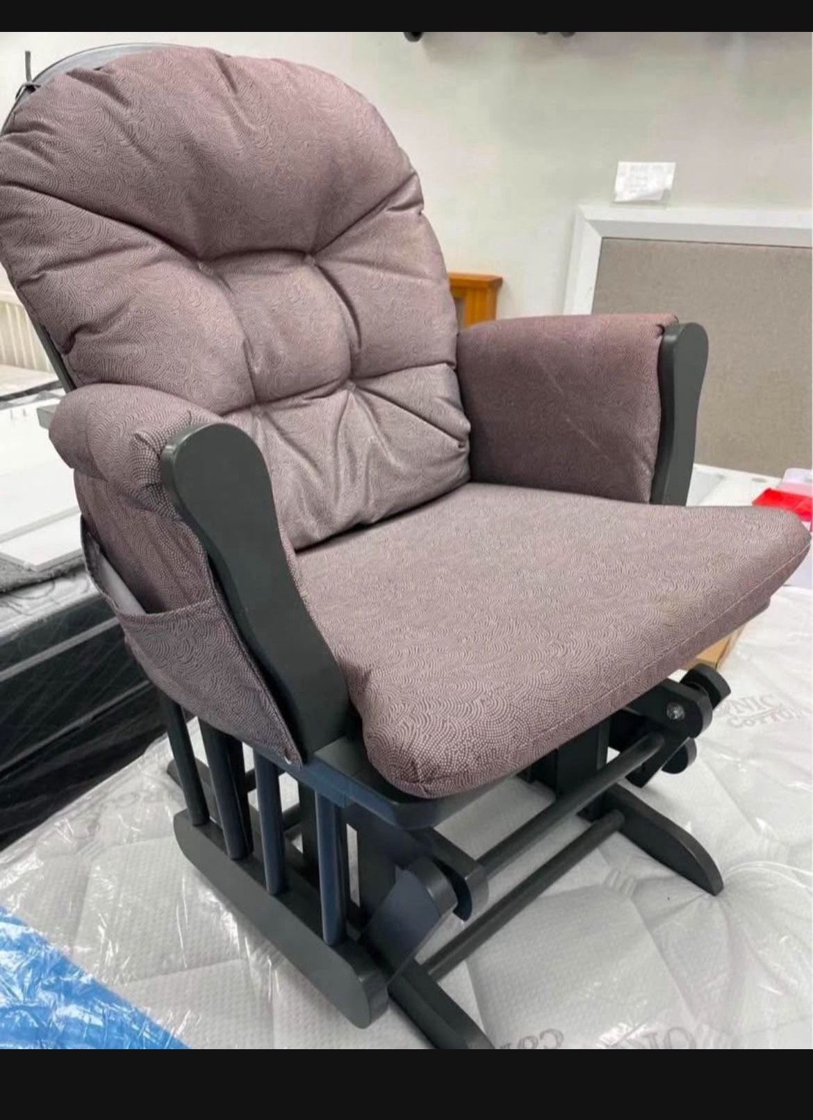 New! Super Comfy Rocker Glider !!