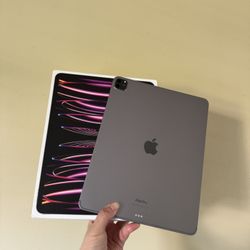 Unlocked iPad Pro 12.9 inch with M2 Chip (6th Gen)