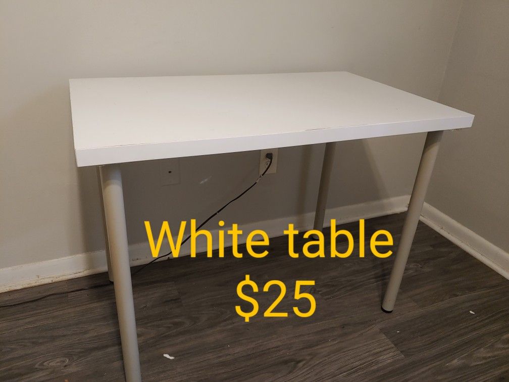 White Desk Table. Excellent Condition. May Be Ikea