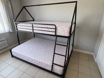 Twin/ full bunk bed