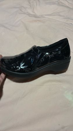 Nursing shoes
