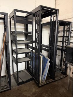APC Server Rack / Network Cabinet - 42U Equipment Rack