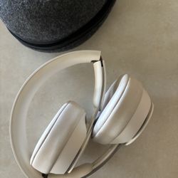 Beats Solo Pro Headphones (Box included)