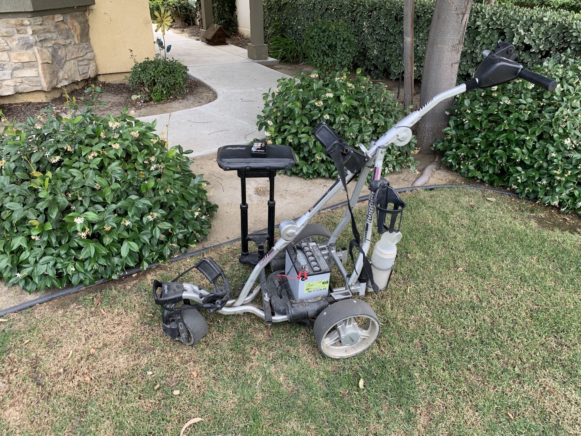 Remote control golf cartBag Boy Navigator for Sale in Bakersfield, CA