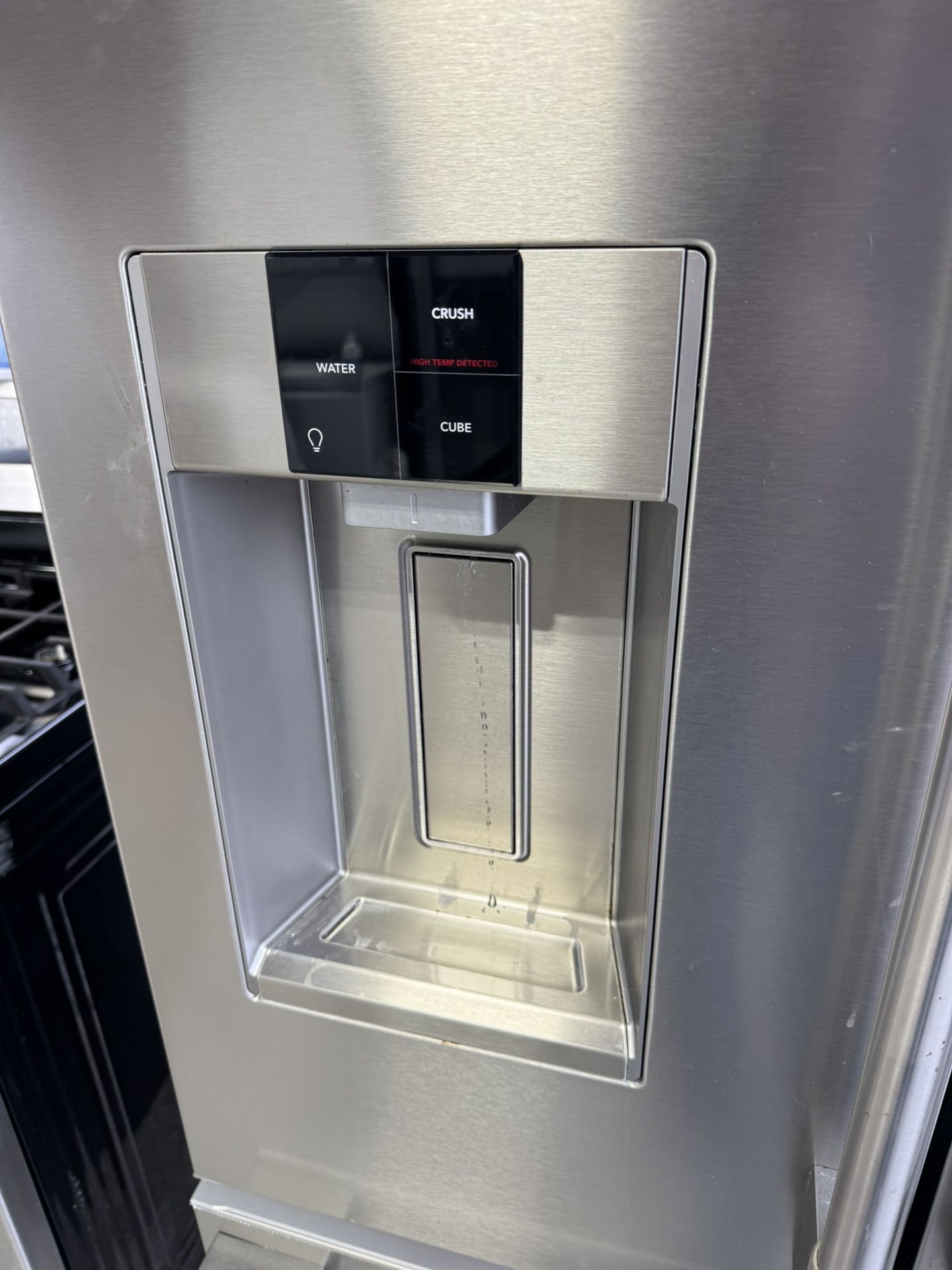 Frigidaire Professional Refrigerador 36 X 29 X 69 Almost New One Receipt For 90 Days Warranty