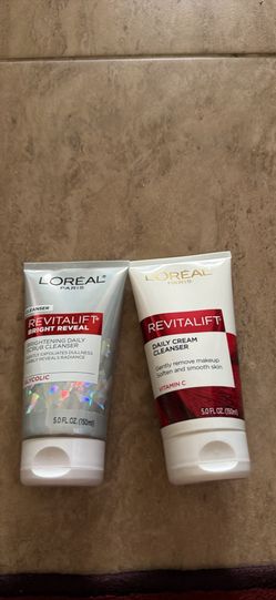 L’Oreal Paris Revitalift Daily Cream & Scrub Cleanser with Glycolic/Vitamin C
