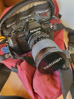 Nikon D2000 35mm SLR  Camera  & lens