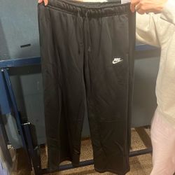 Brand new Size medium black Nike sweats