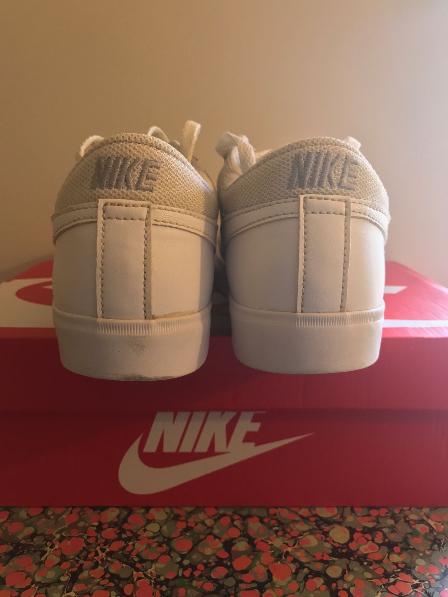 Nike Match Supreme Leather White Size 7.5 Nike Match Supreme Leather White Size 7.5