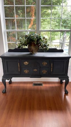 Dining server