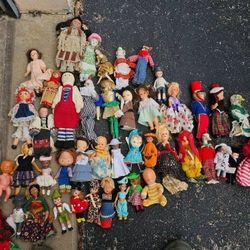 44 Collectable Dolls