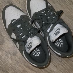 Women’s Nike Dunk Low “Vintage Green” 