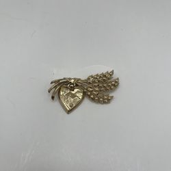 Vintage Crown Trifary Betty Crocker “Homemaker Of Tomorrow” Heart Brooch Gold Tone