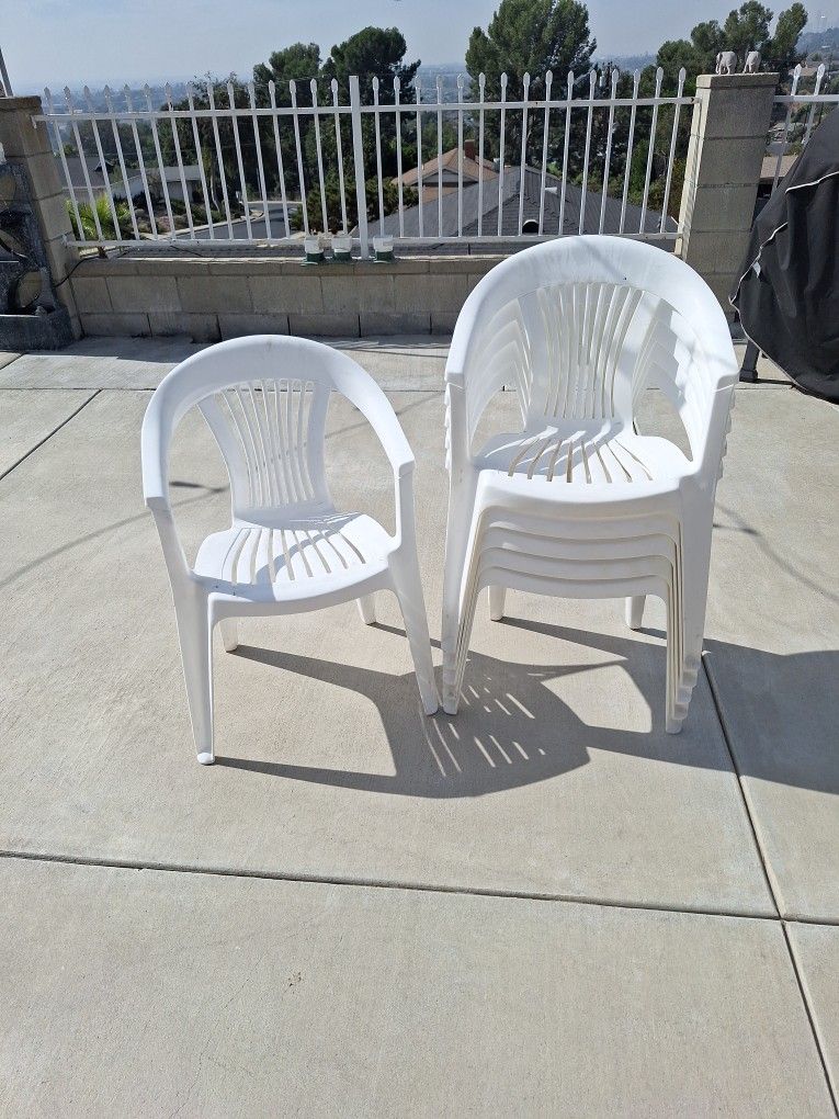 6 White Resin Chairs